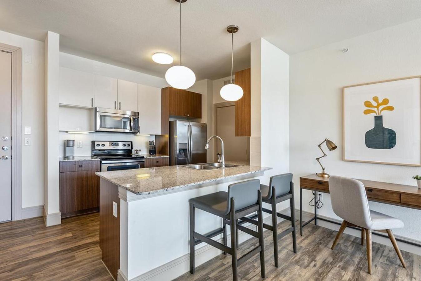 Apartment Landing At The At Midtown - 2 Bedrooms In Northeast